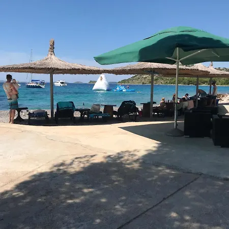 Casa de Férias House Hela - & Tavern Bain, Free Transport, Pool, Island Of Zut - Kornati *