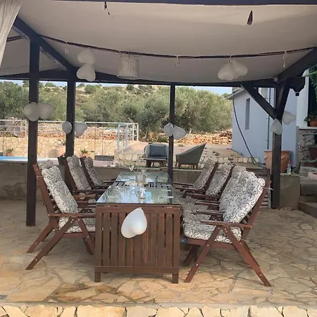 Casa de Férias House Hela - & Tavern Bain, Free Transport, Pool, Island Of Zut - Kornati