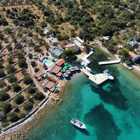 House Hela - & Tavern Bain, Free Transport, Pool, Island Of Zut - Kornati Vakantiehuis *