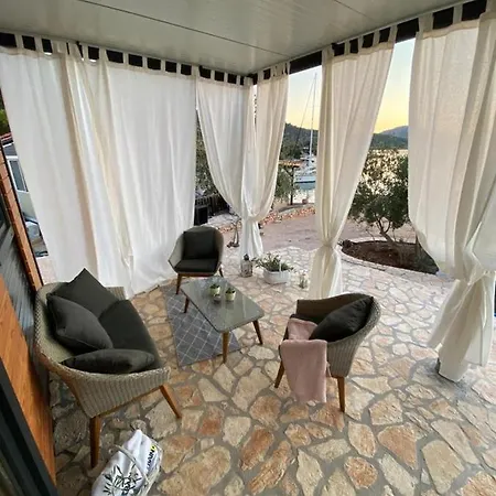 House Hela: Kornati Island Retreat With Pool And Transport