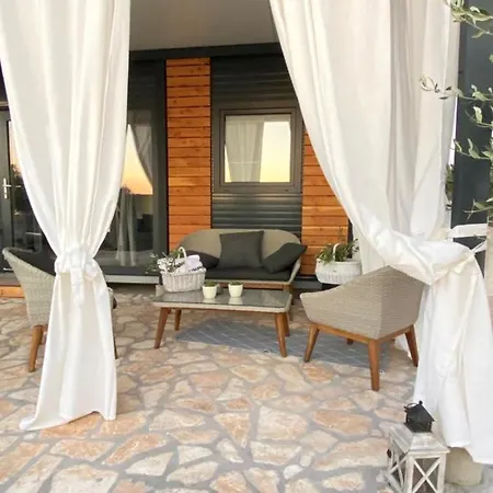 House Hela - & Tavern Bain, Free Transport, Pool, Island Of Zut - Kornati Сasa de vacaciones