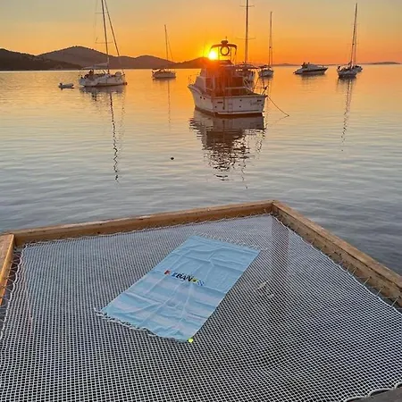 House Hela - & Tavern Bain, Free Transport, Pool, Island Of Zut - Kornati