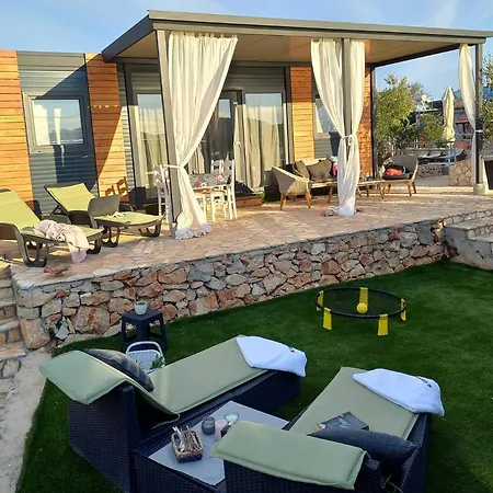 Ferienhaus House Hela - & Tavern Bain, Free Transport, Pool, Island Of Zut - Kornati