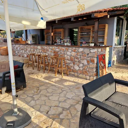 Casa de Férias House Hela - & Tavern Bain, Free Transport, Pool, Island Of Zut - Kornati