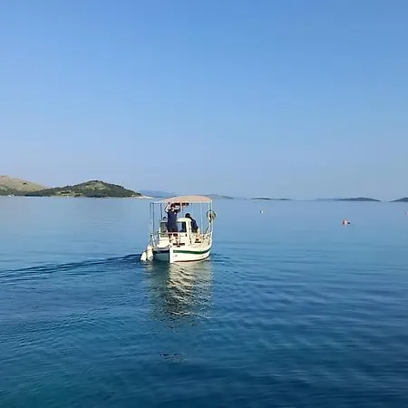 Ferienhaus House Hela - & Tavern Bain, Free Transport, Pool, Island Of Zut - Kornati Pristanisce