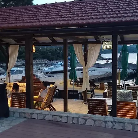 Ferienhaus House Hela - & Tavern Bain, Free Transport, Pool, Island Of Zut - Kornati Pristanisce