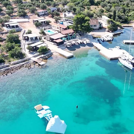 House Hela: Kornati Island Retreat With Pool And Transport Holiday home *