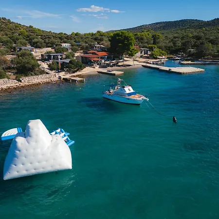 House Hela: Kornati Island Retreat With Pool And Transport Holiday home