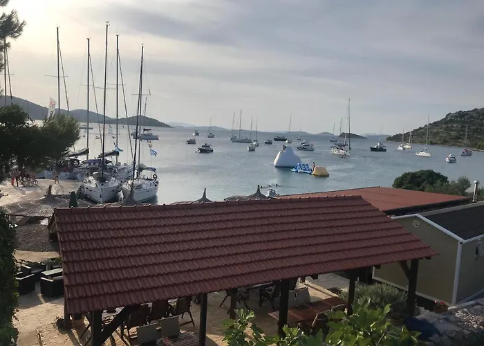 House Hela - & Tavern Bain, Free Transport, Pool, Island Of Zut - Kornati Casa de Férias Pristanisce