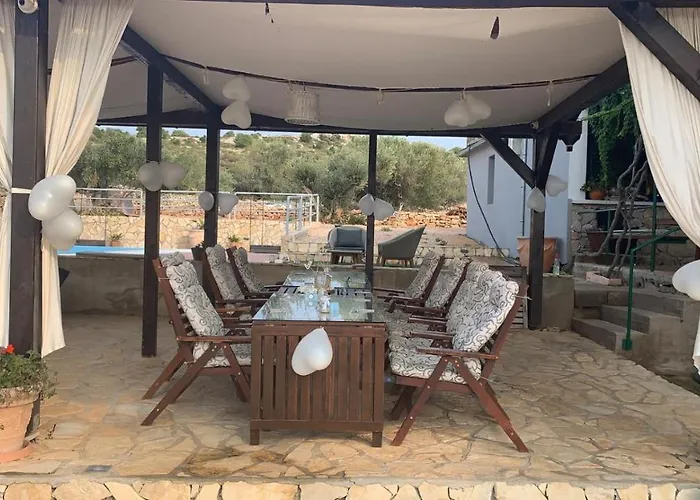 Vakantiehuis House Hela - & Tavern Bain, Free Transport, Pool, Island Of Zut - Kornati