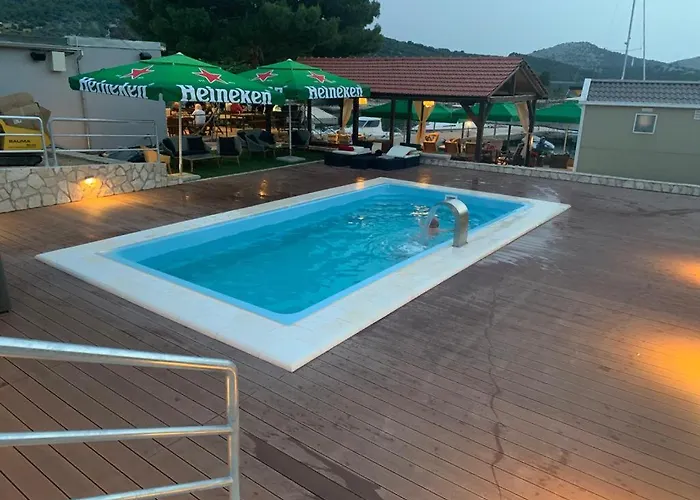 House Hela - & Tavern Bain, Free Transport, Pool, Island Of Zut - Kornati *