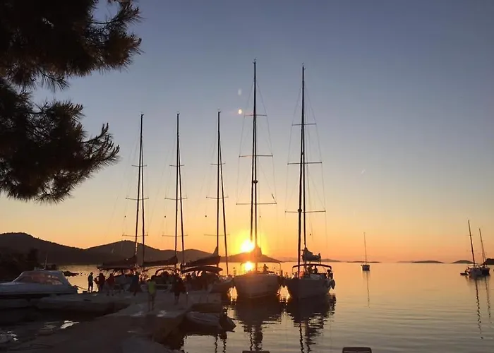 펜션 House Hela - & Tavern Bain, Free Transport, Pool, Island Of Zut - Kornati