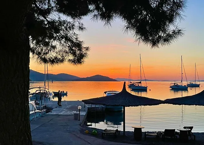 House Hela - & Tavern Bain, Free Transport, Pool, Island Of Zut - Kornati *