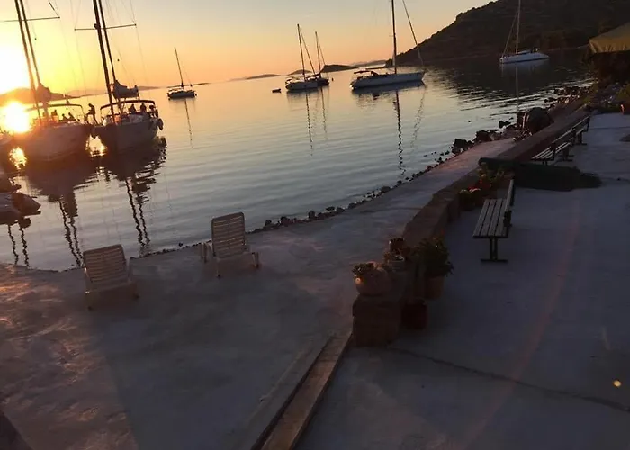 펜션 House Hela - & Tavern Bain, Free Transport, Pool, Island Of Zut - Kornati Pristanisce