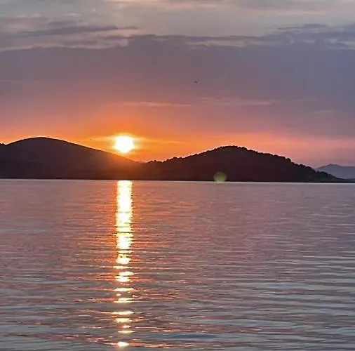 펜션 House Hela - & Tavern Bain, Free Transport, Pool, Island Of Zut - Kornati Pristanisce