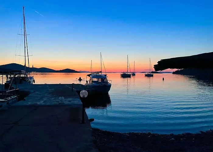 House Hela - & Tavern Bain, Free Transport, Pool, Island Of Zut - Kornati 펜션 Pristanisce