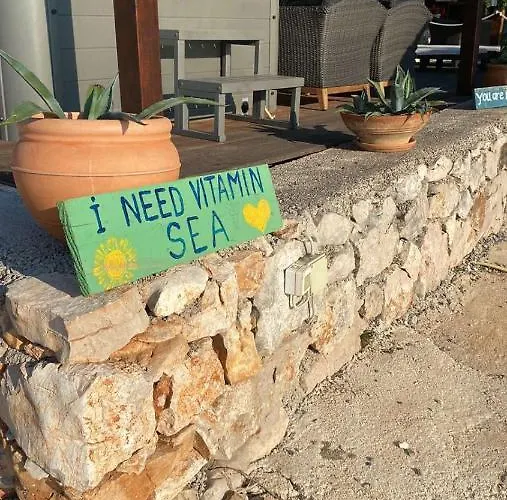 House Hela - & Tavern Bain, Free Transport, Pool, Island Of Zut - Kornati 펜션