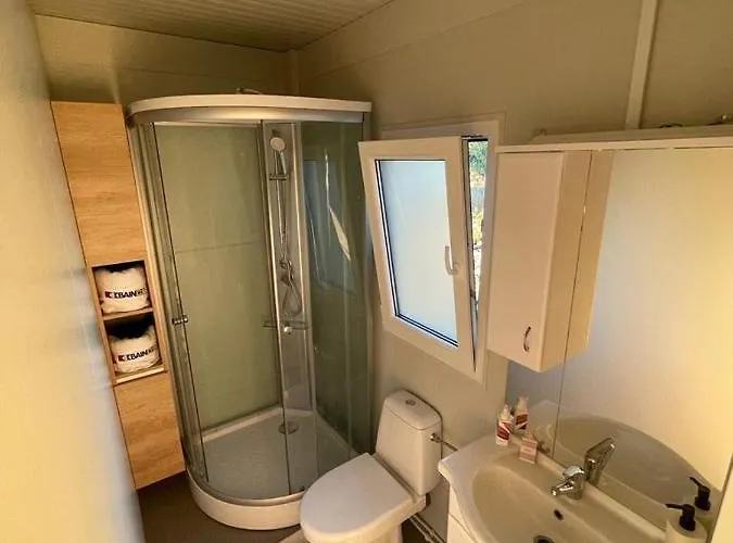 House Hela - & Tavern Bain, Free Transport, Pool, Island Of Zut - Kornati 펜션 *