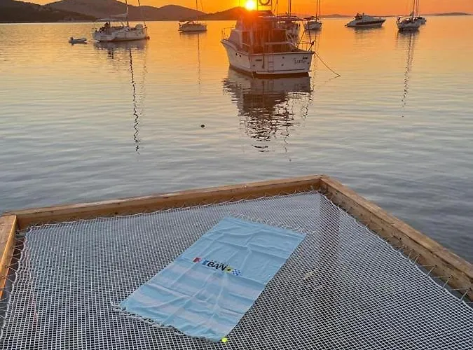 House Hela - & Tavern Bain, Free Transport, Pool, Island Of Zut - Kornati