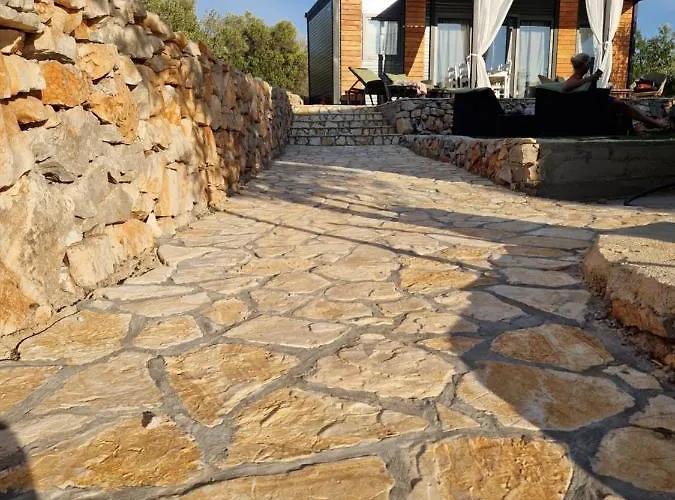 House Hela - & Tavern Bain, Free Transport, Pool, Island Of Zut - Kornati 펜션 *