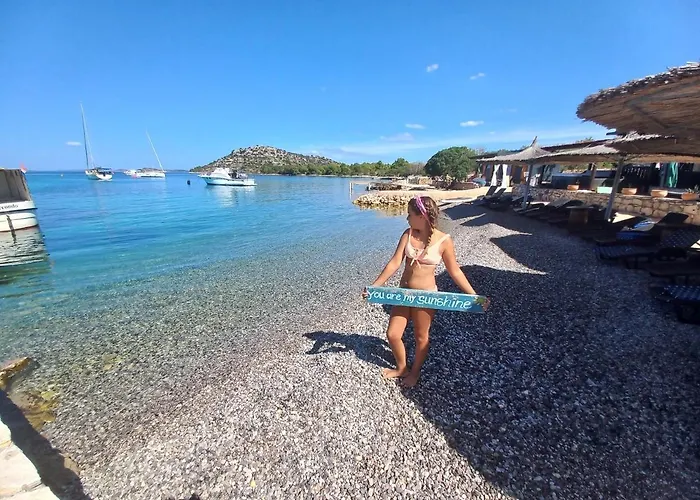 펜션 House Hela - & Tavern Bain, Free Transport, Pool, Island Of Zut - Kornati Pristanisce