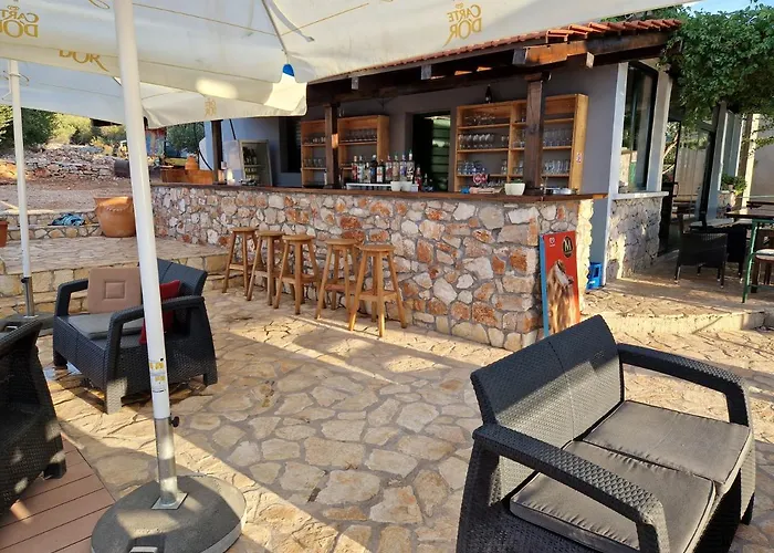 Vakantiehuis House Hela - & Tavern Bain, Free Transport, Pool, Island Of Zut - Kornati